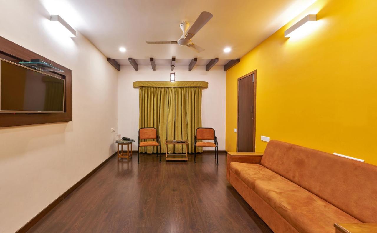 Hotel Vrishali Executive Kolhapur Esterno foto