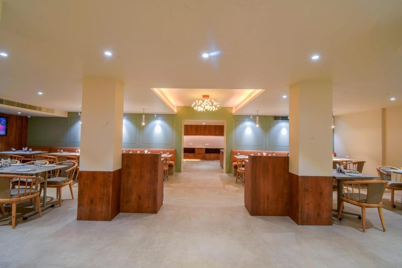 Hotel Vrishali Executive Kolhapur Esterno foto