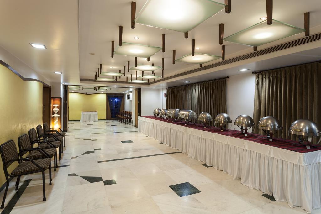 Hotel Vrishali Executive Kolhapur Esterno foto